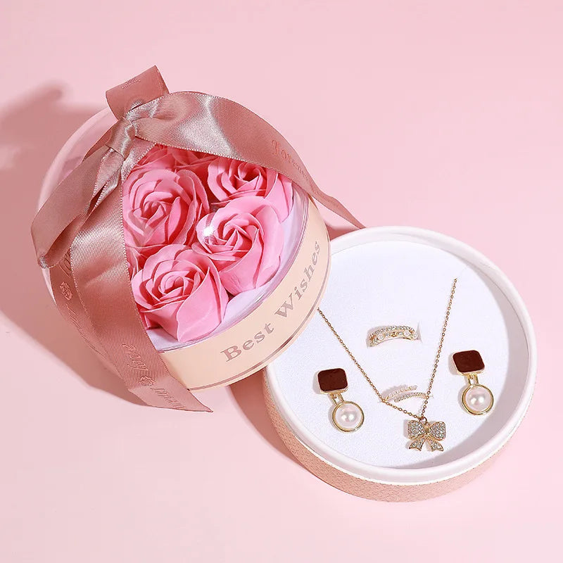 Luxury Rose Gift Box 2025 Suitable for Matching Necklace Earrings Ring for Girlfriend Mother Fashion Romantic Gifts Accessories