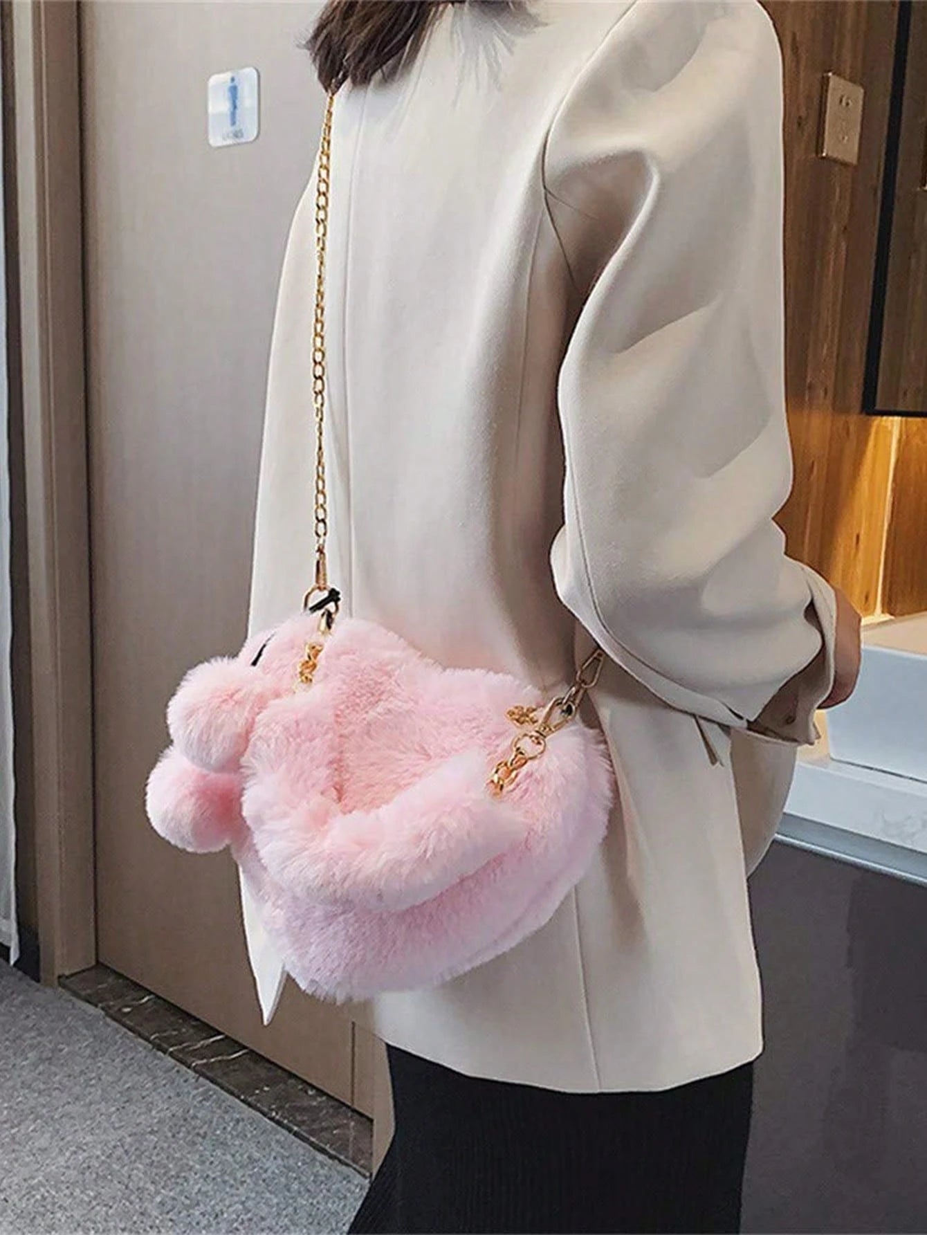 Furry Purse for Girls Heart Shaped Fluffy Handbag for Women Soft Small Shoulder Bag Clutch Purse with Metal Chain Strap . the Best Valentine'S Gifts for Girlfriend Lady & Woman. Perfect for Shopping, Daily Use, Perfect Valentine'S Day Gift for Her, Best Valentines' Gift Choice Ever, Fashionable Heart Purse, Perfectly Match with Valentine'S Day Dress